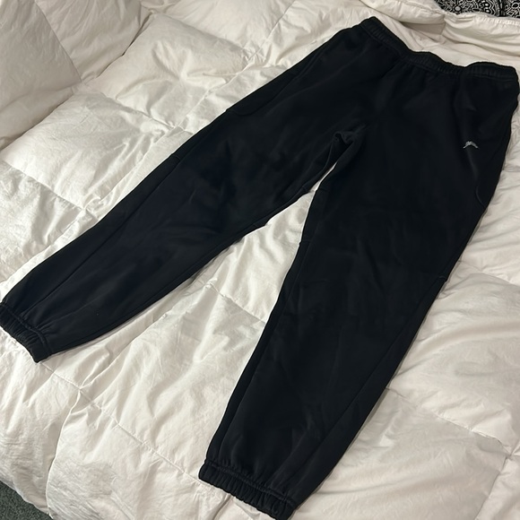 Comfy black joggers with two side pockets. Fits large. - Picture 4 of 4